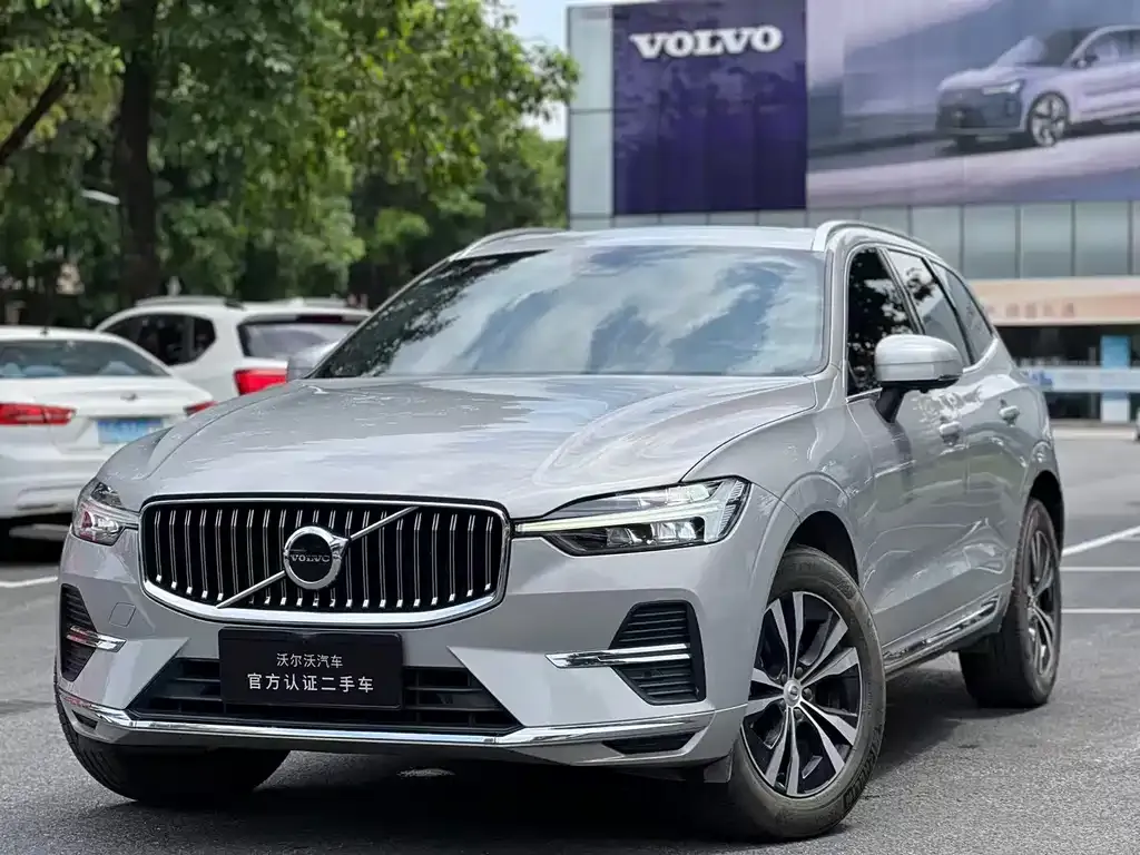 Volvo XC60 — фото 1
