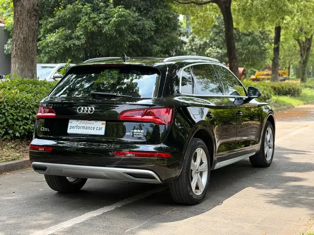 Audi Q5L — фото 8
