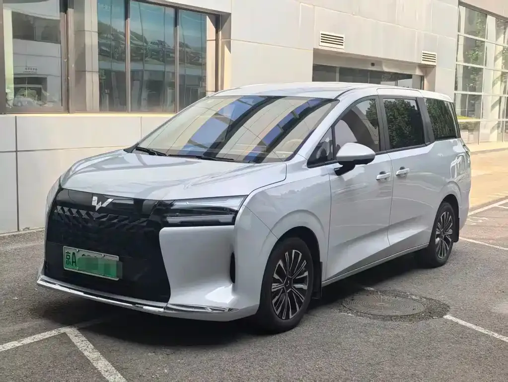 Wuling Starlight 730 New Energy — фото 1