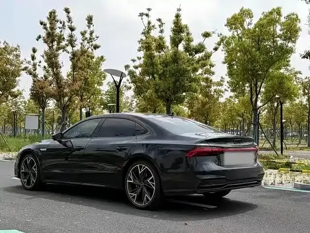 Audi A7L — фото 9