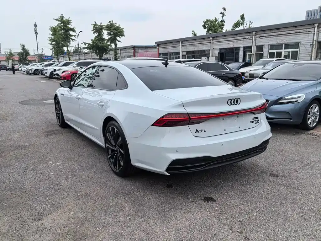 Audi A7L — фото 7