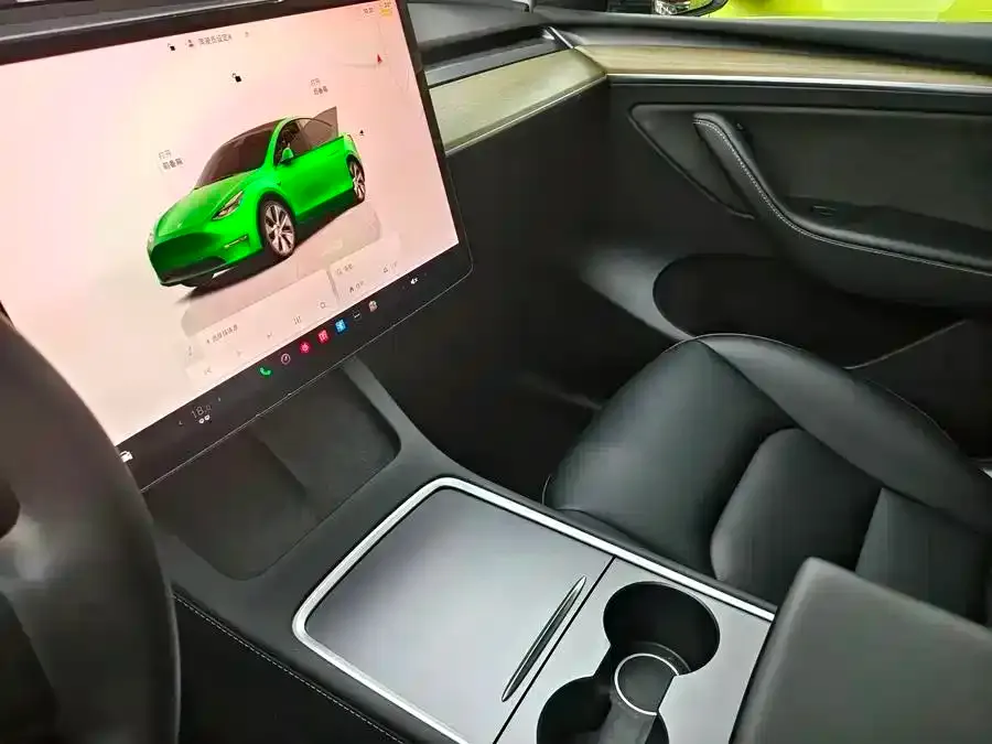 Tesla Model Y — фото 10