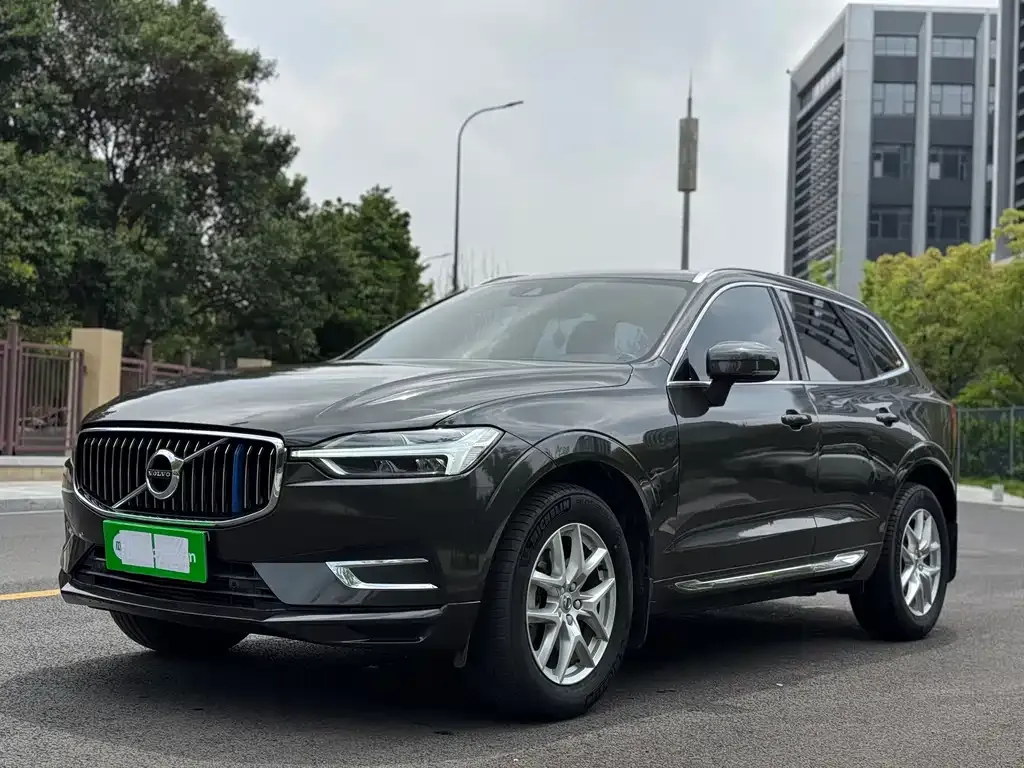 Volvo XC60 — фото 1