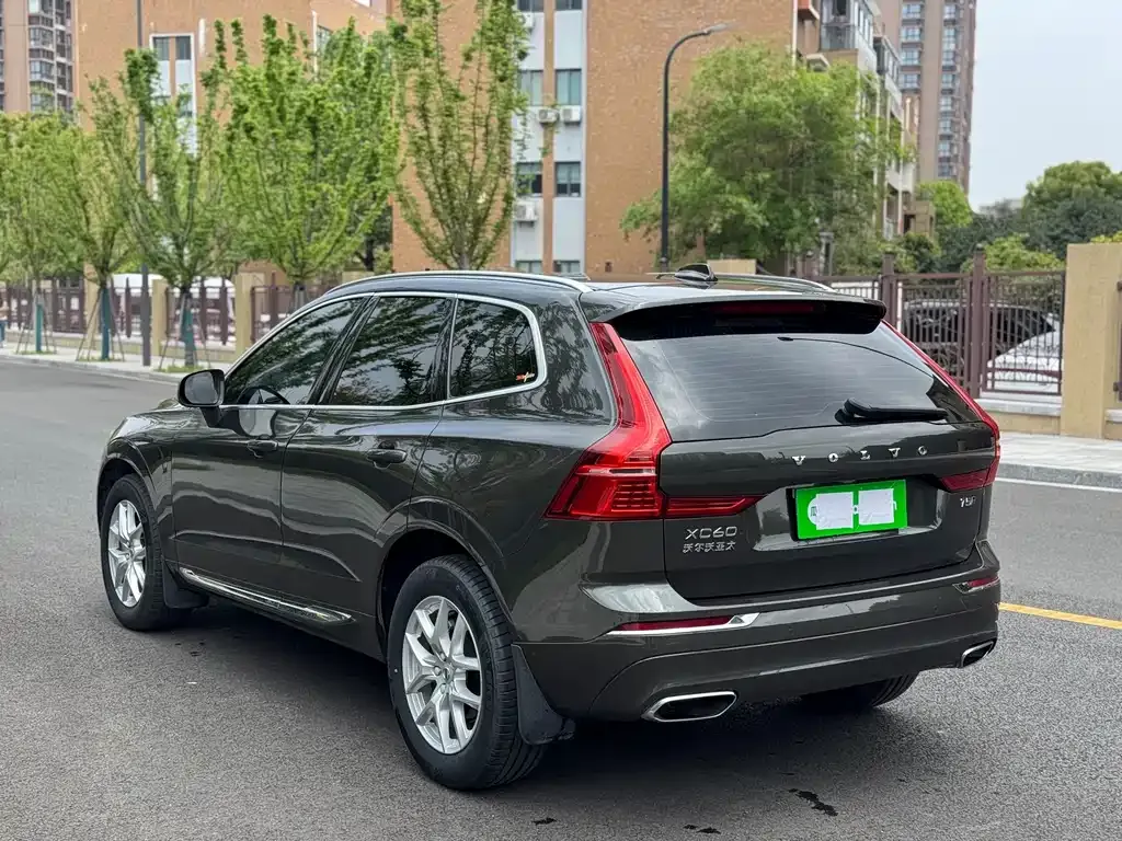 Volvo XC60 — фото 8