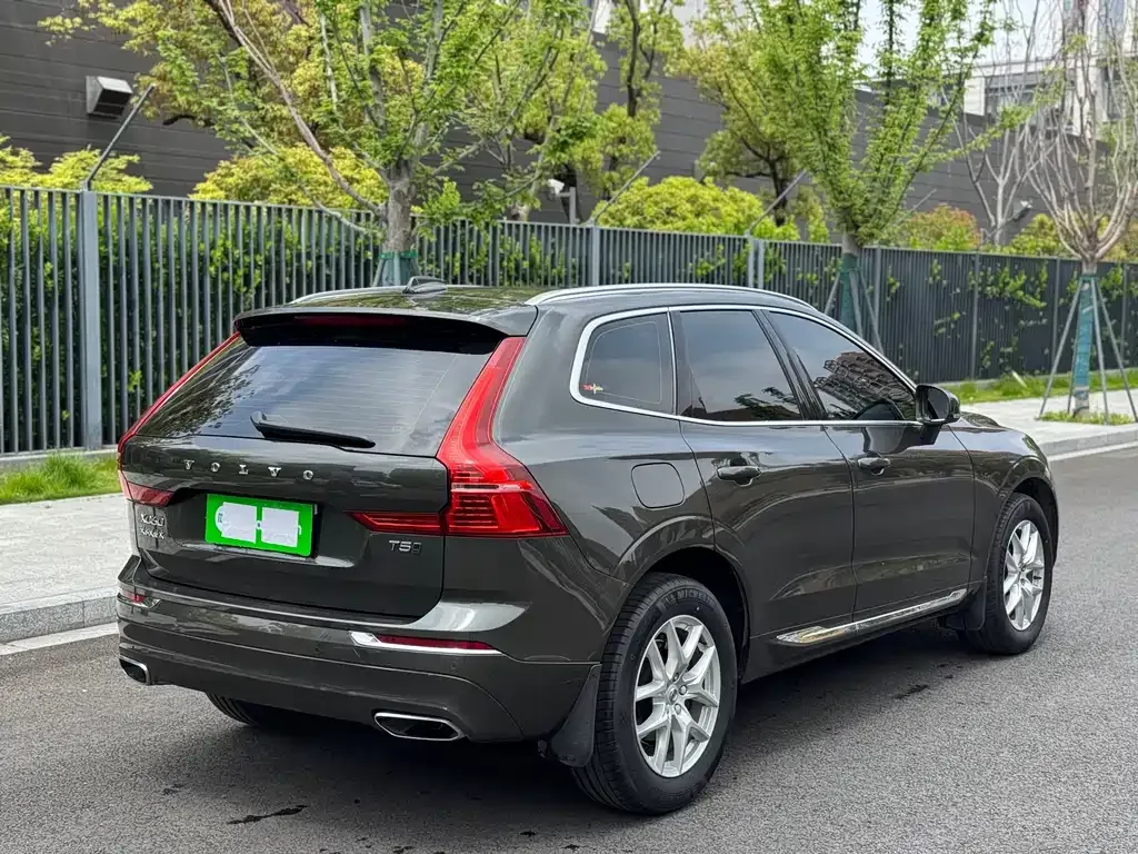 Volvo XC60 — фото 10