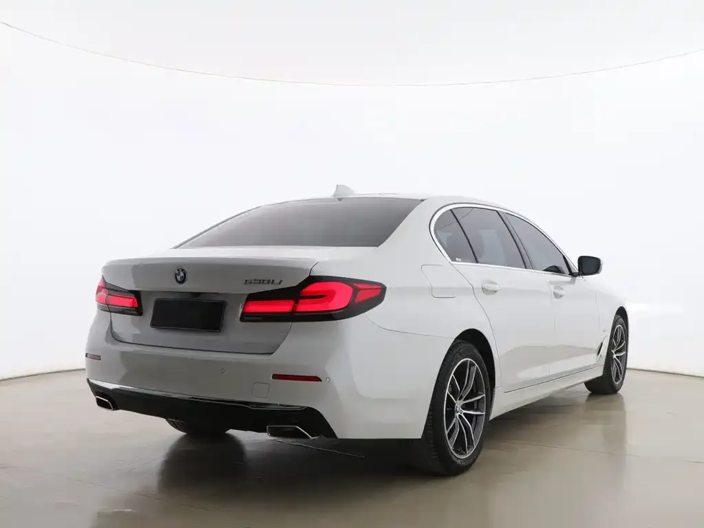 BMW 5 Series — фото 6