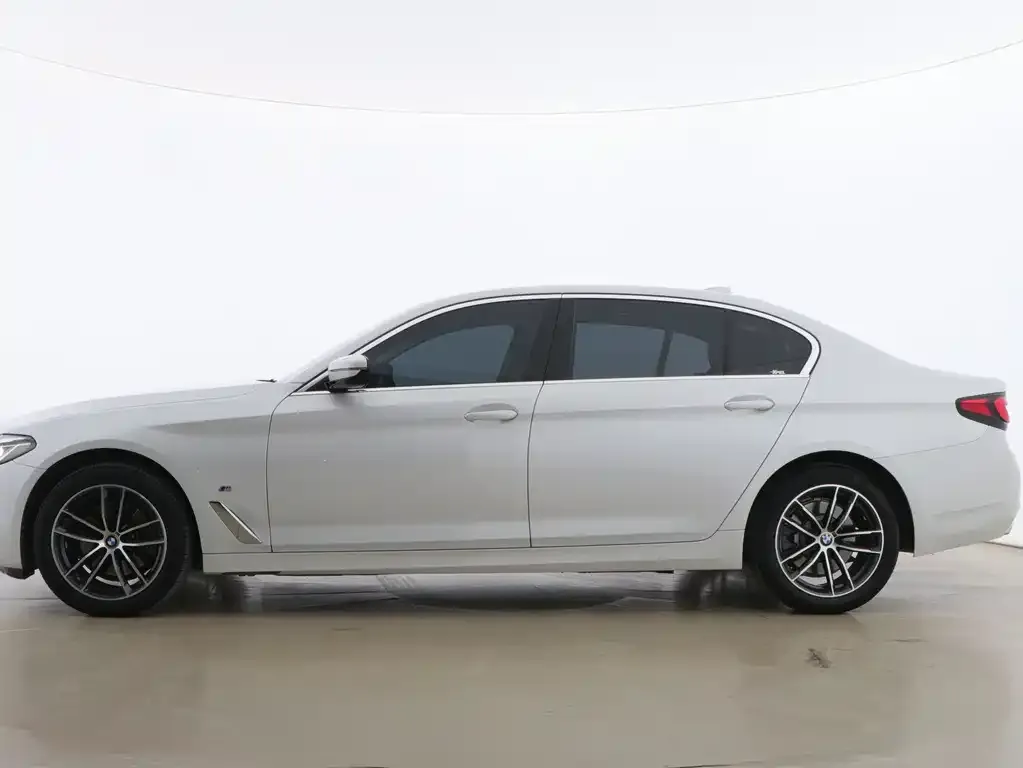 BMW 5 Series — фото 2