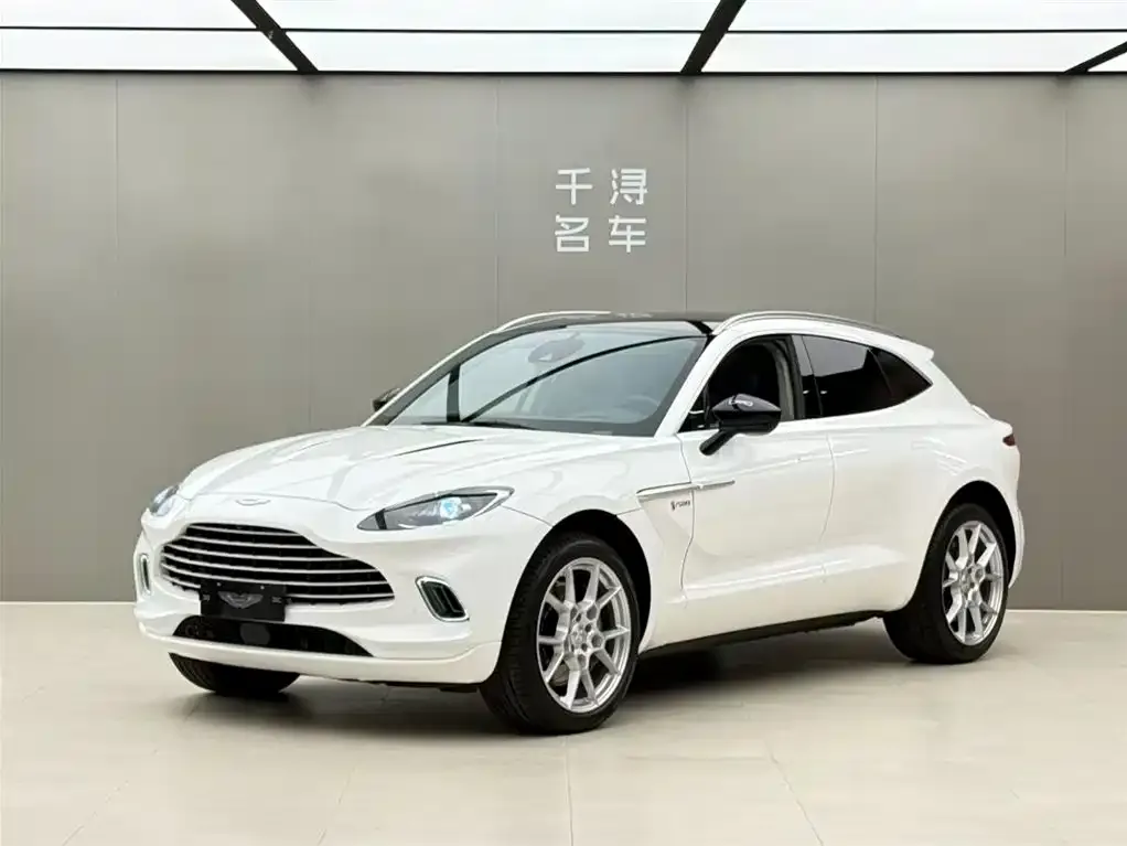 Aston Martin DBX — фото 1