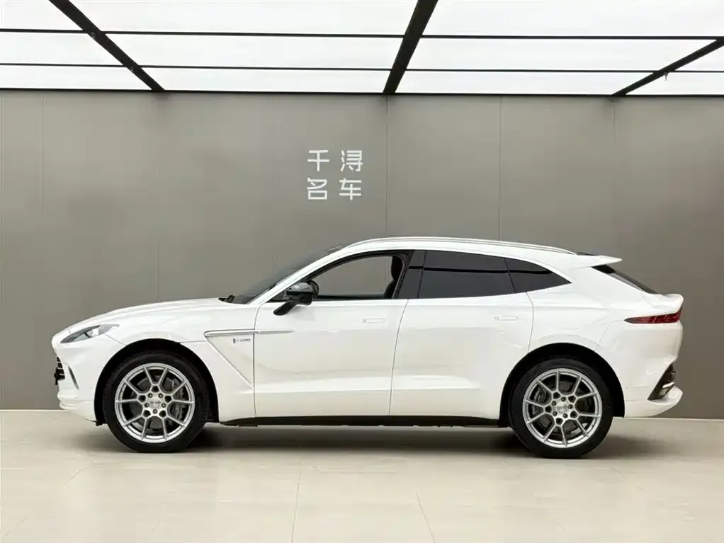 Aston Martin DBX — фото 2