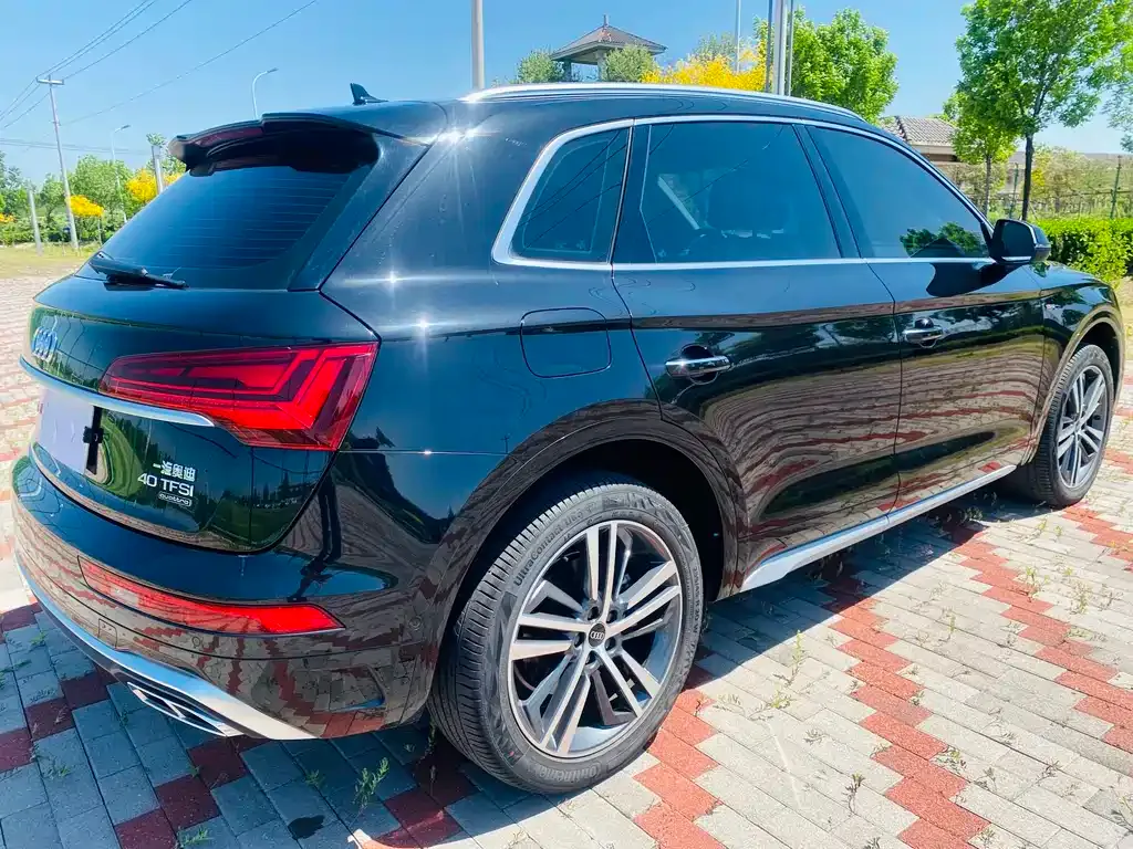 Audi Q5L — фото 9
