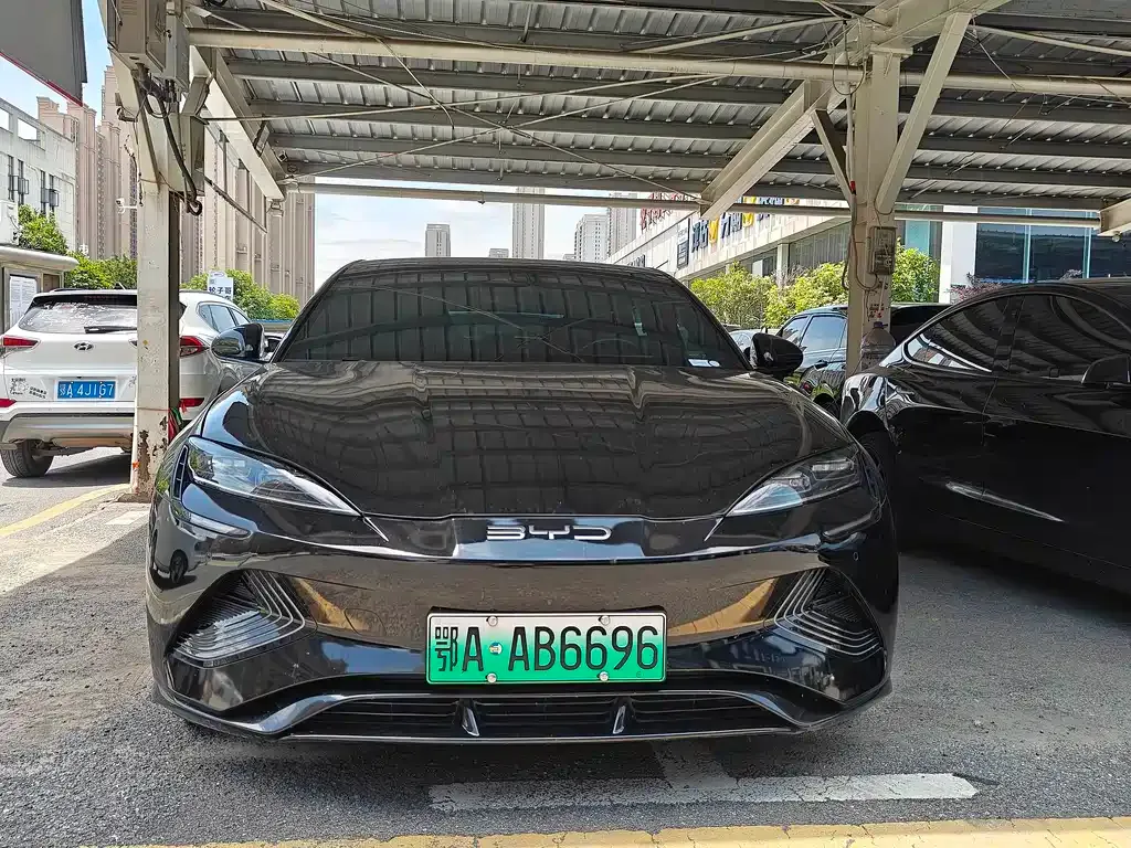 BYD Seal — фото 1
