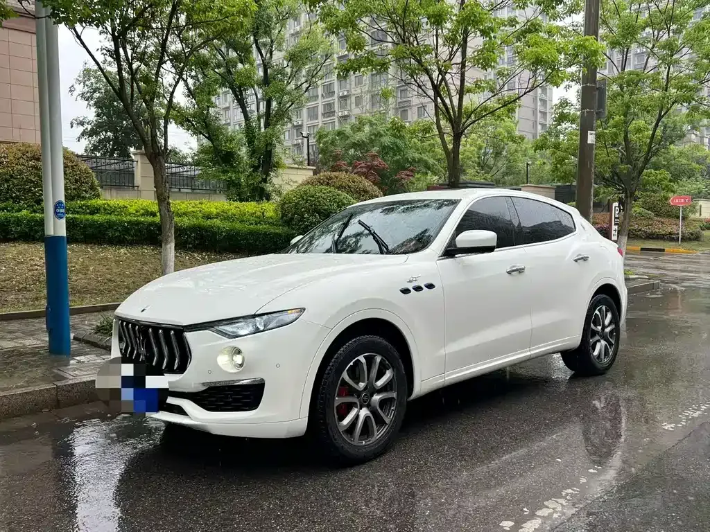 Maserati Levante — фото 1