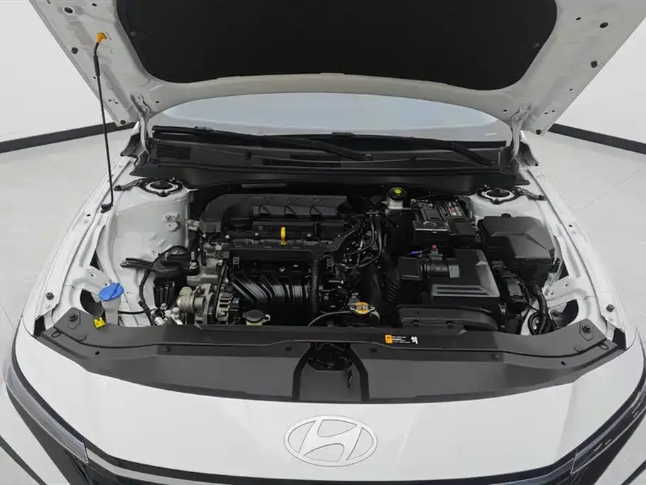 Hyundai Elantra — фото 10