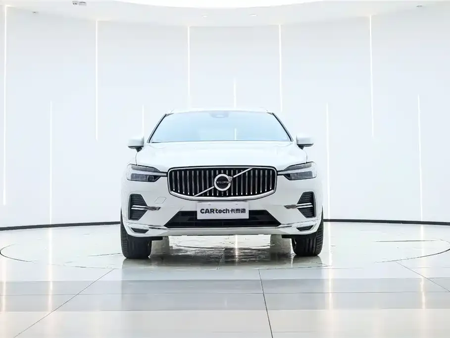 Volvo XC60 — фото 8