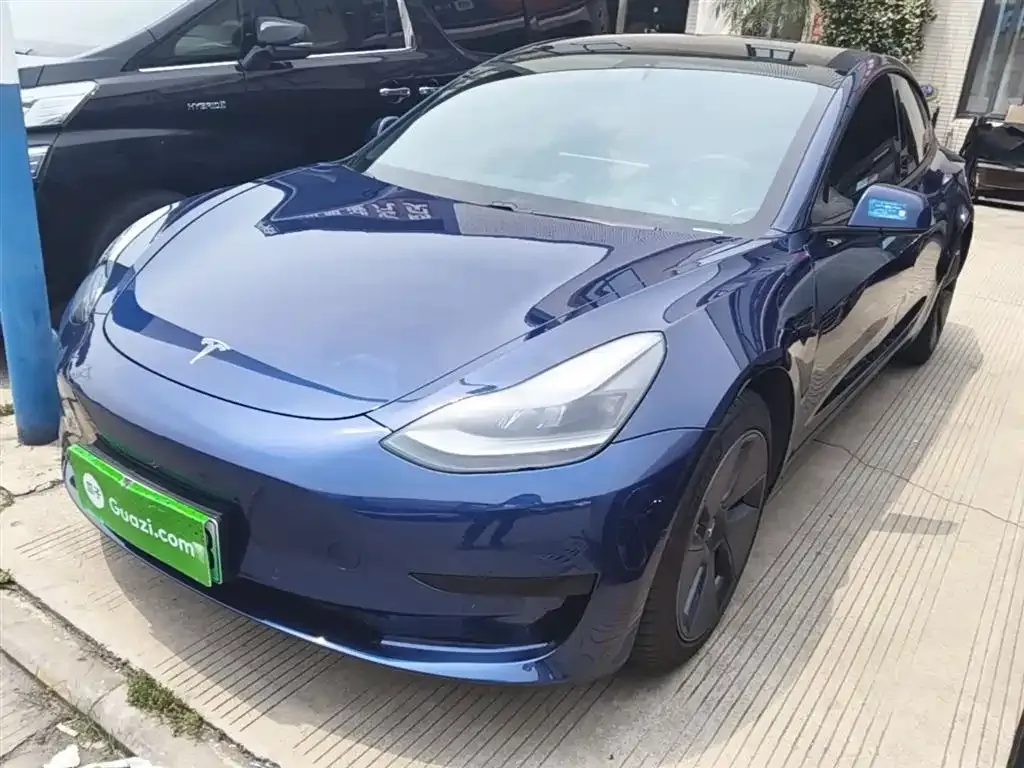 Tesla Model 3 — фото 1