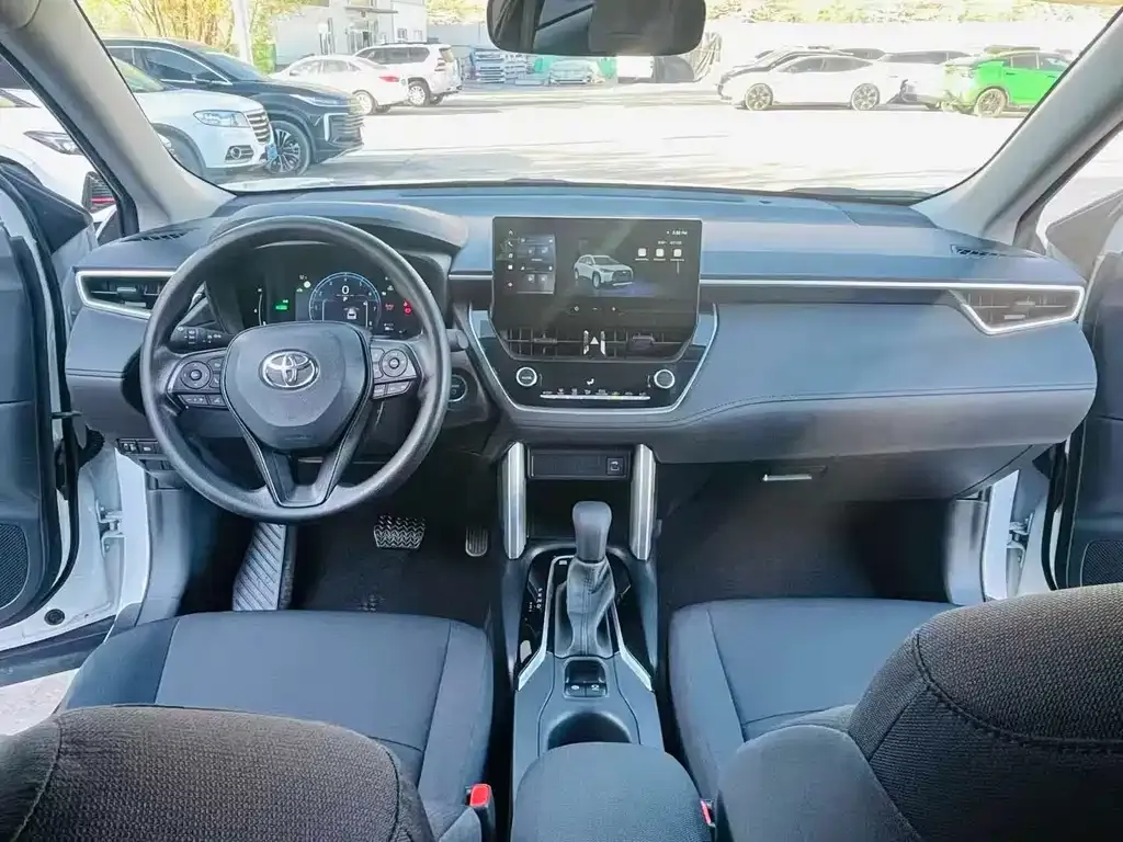 Toyota Corolla Cross — фото 10