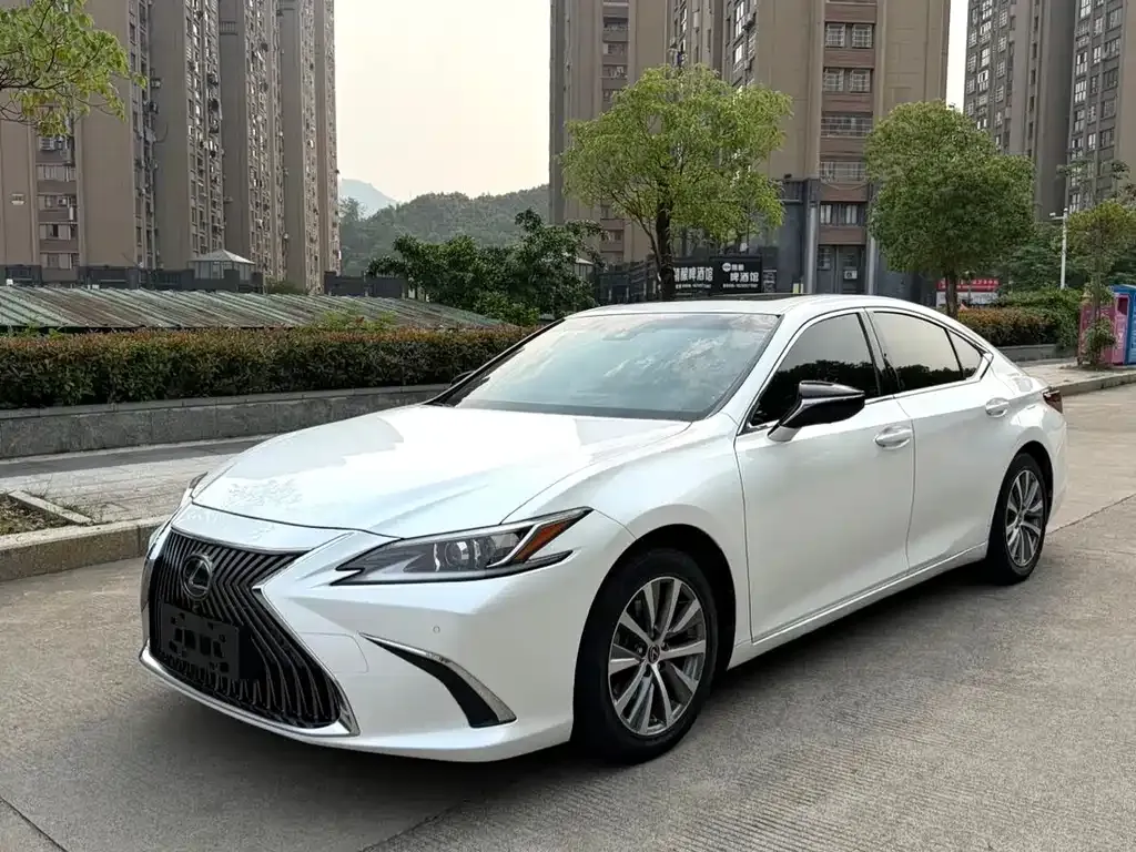 Lexus ES — фото 1