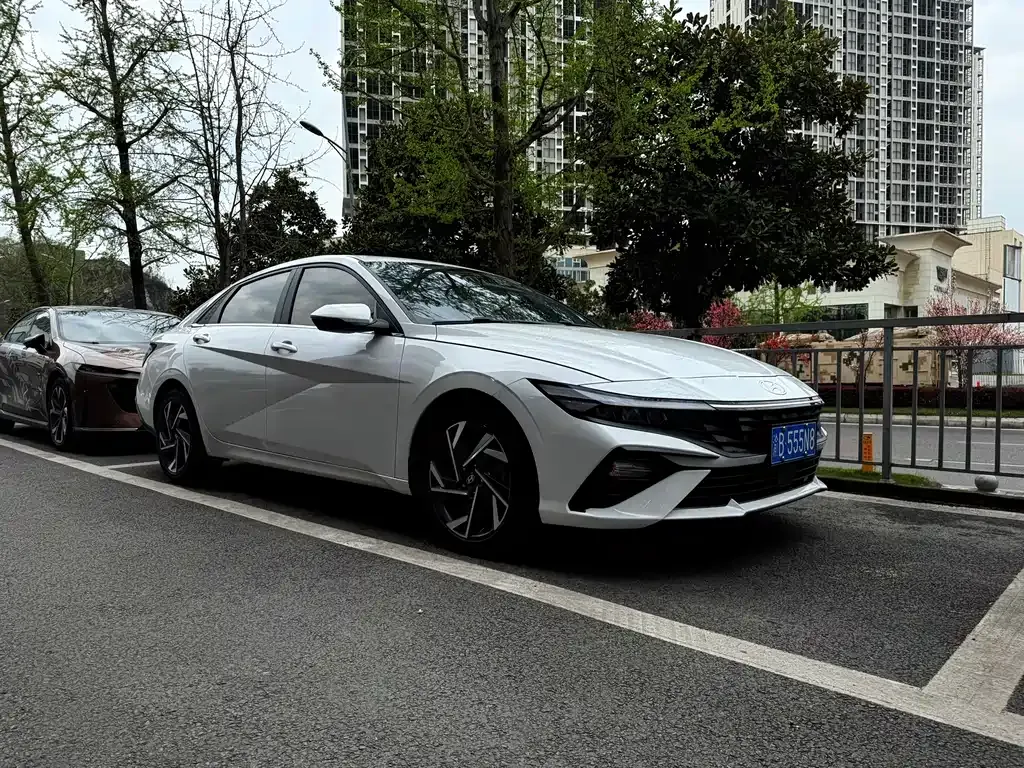 Hyundai Elantra — фото 6