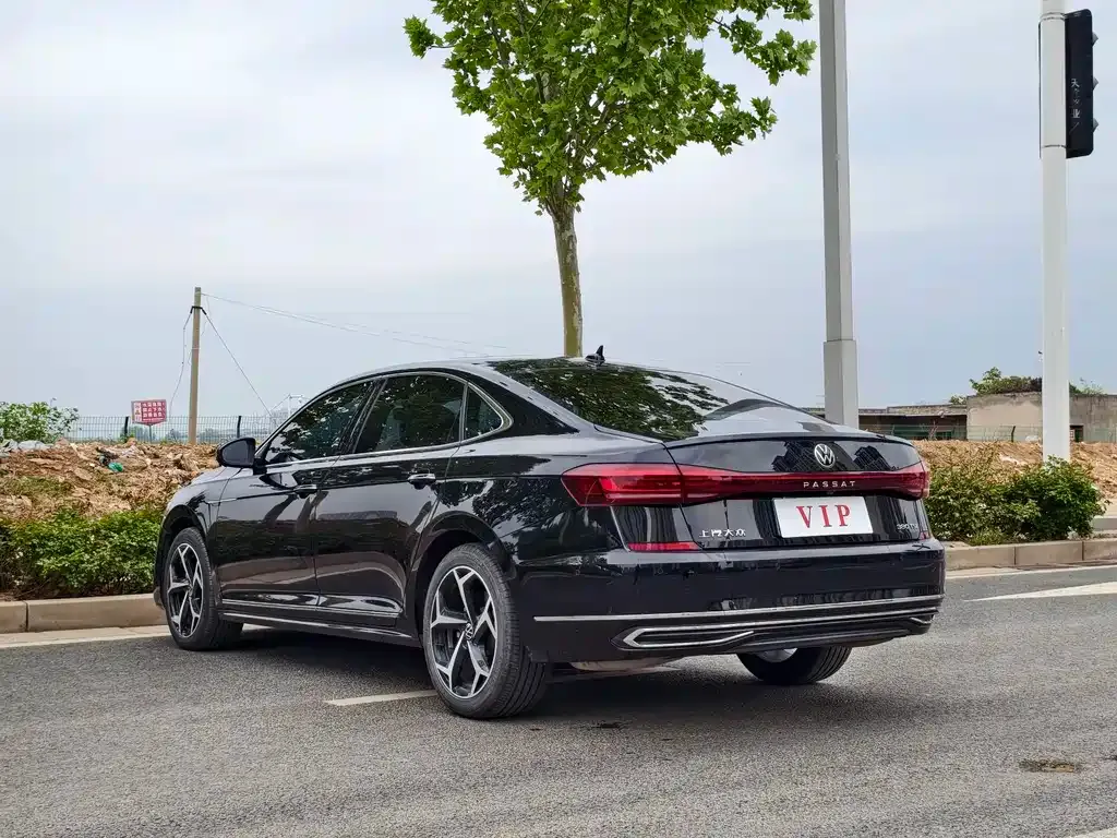 Volkswagen Passat — фото 8