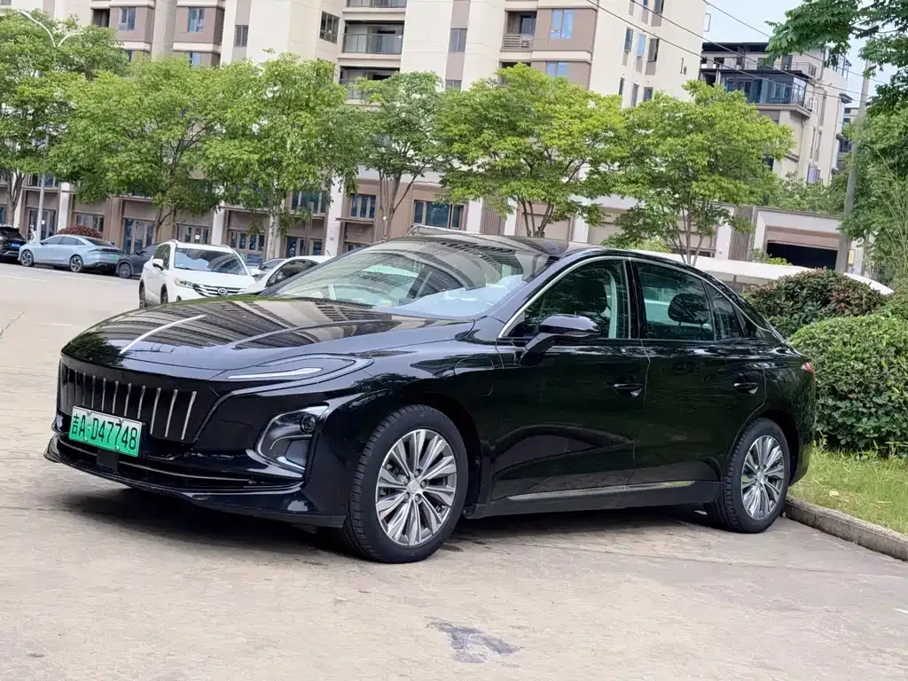 Hongqi E-QM5 — фото 1
