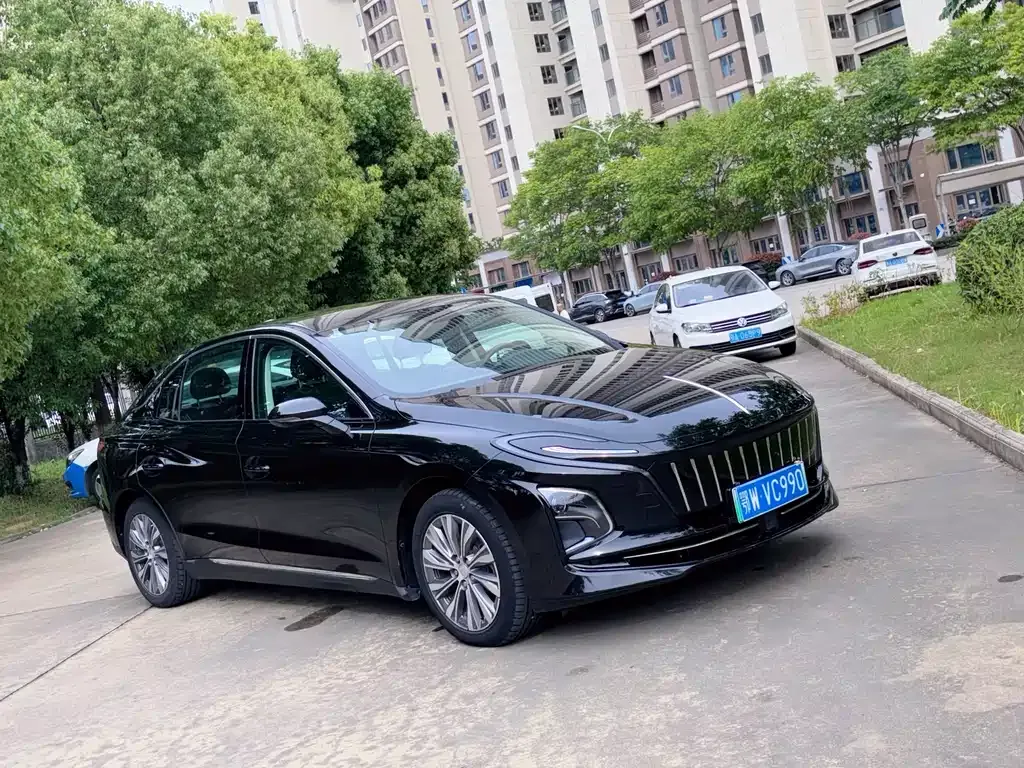 Hongqi E-QM5 — фото 6