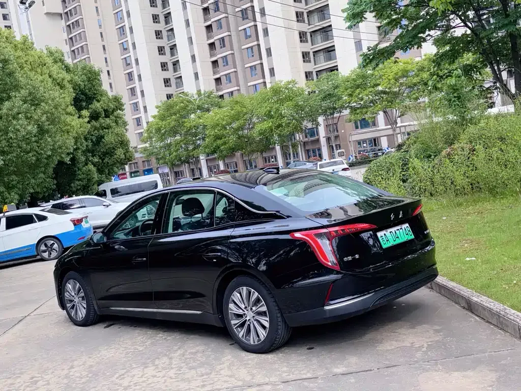 Hongqi E-QM5 — фото 7