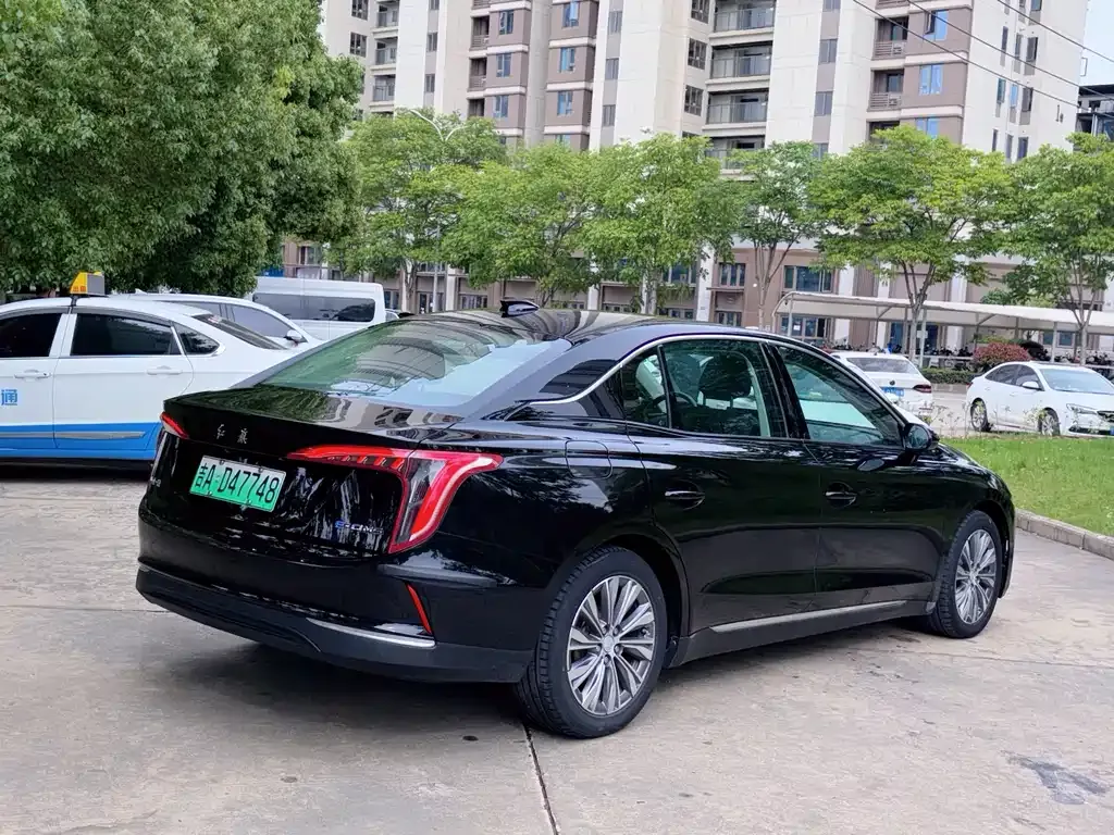 Hongqi E-QM5 — фото 9