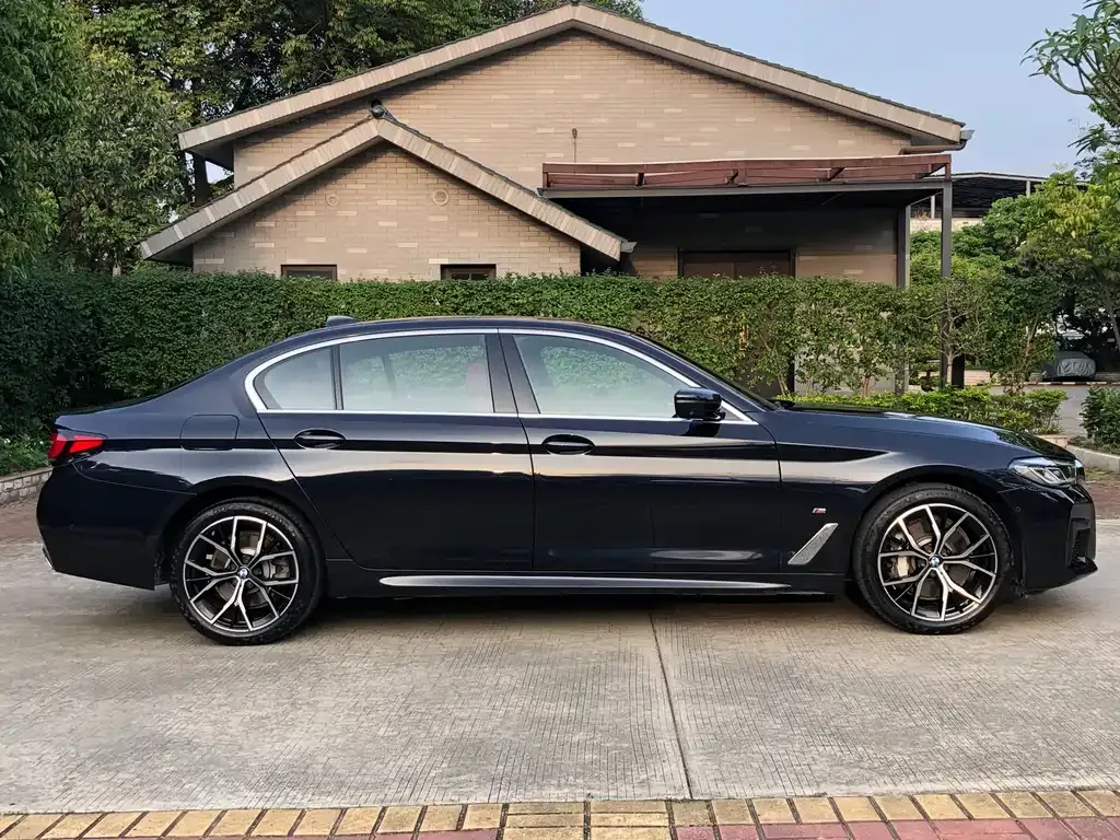 BMW 5 Series — фото 8