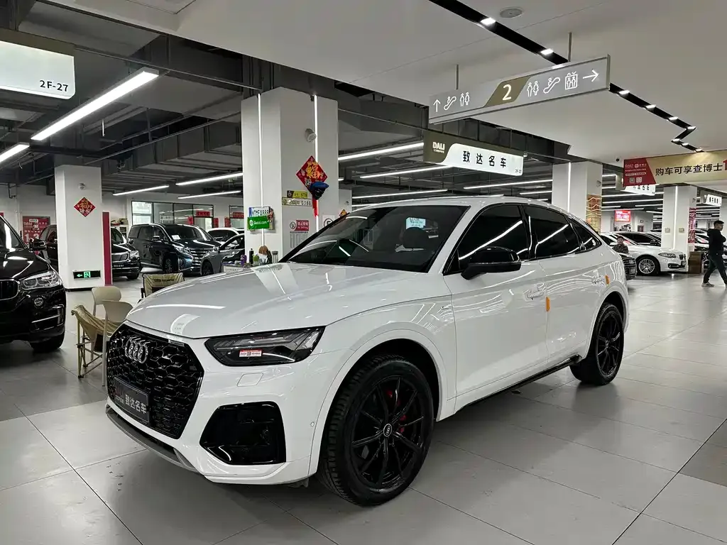 Audi Q5L Sportback — фото 1