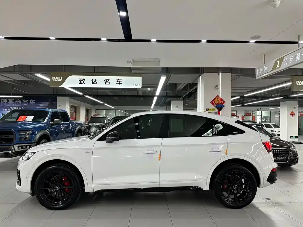 Audi Q5L Sportback — фото 9