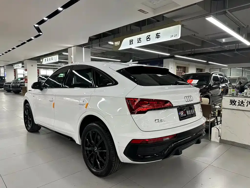 Audi Q5L Sportback — фото 6