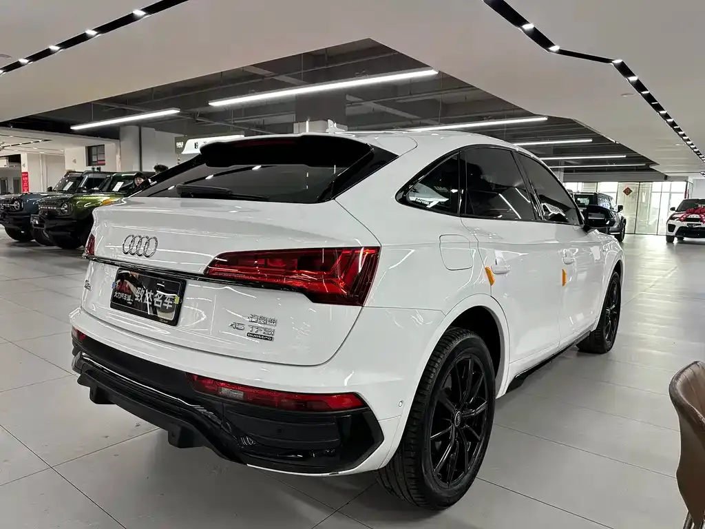 Audi Q5L Sportback — фото 7