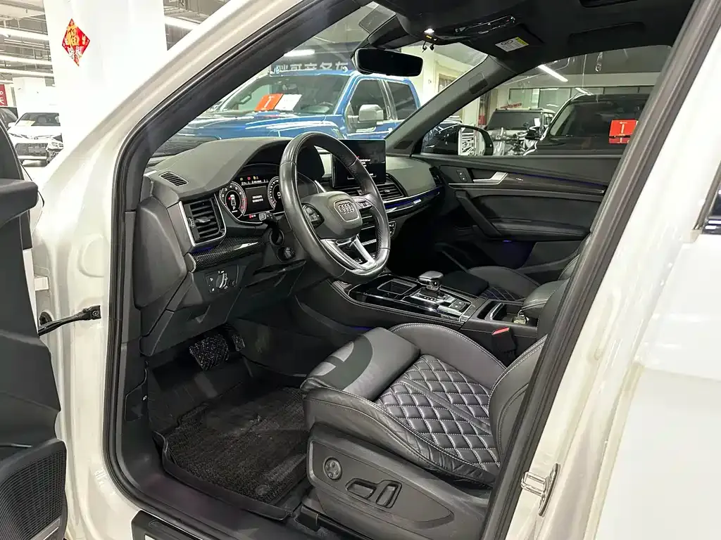 Audi Q5L Sportback — фото 5