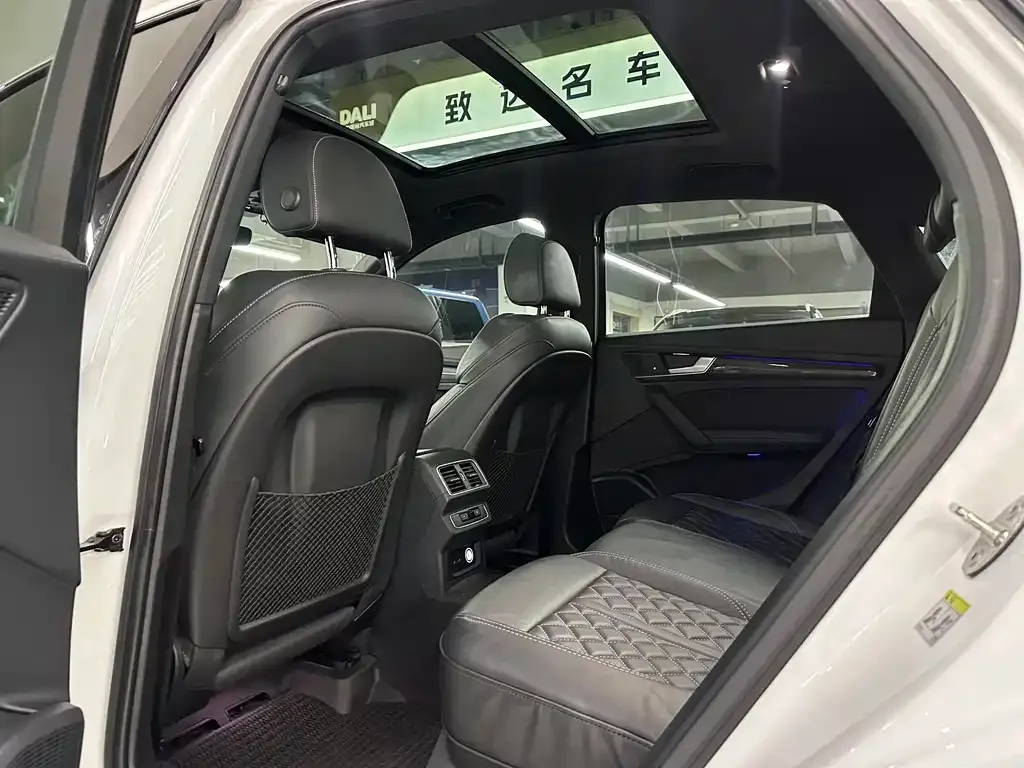 Audi Q5L Sportback — фото 4