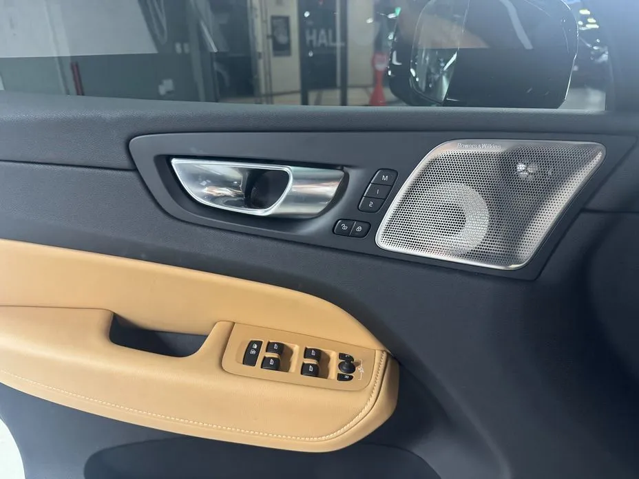 Volvo XC60 — фото 2