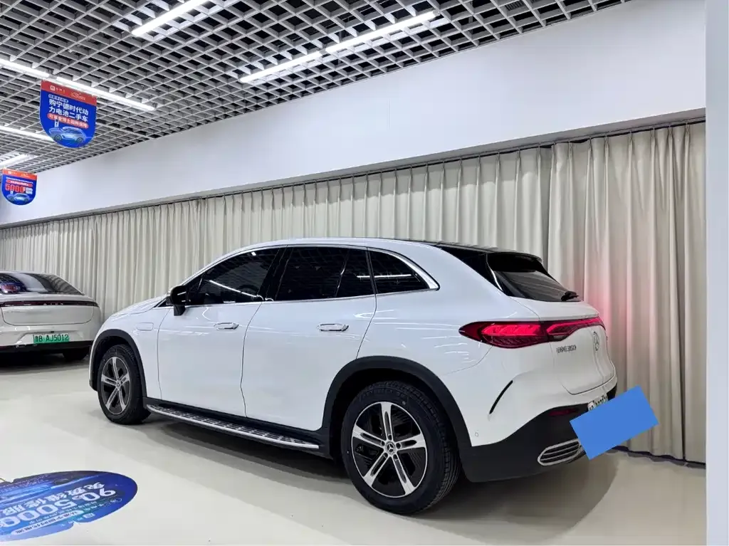 Mercedes-Benz EQE SUV — фото 6