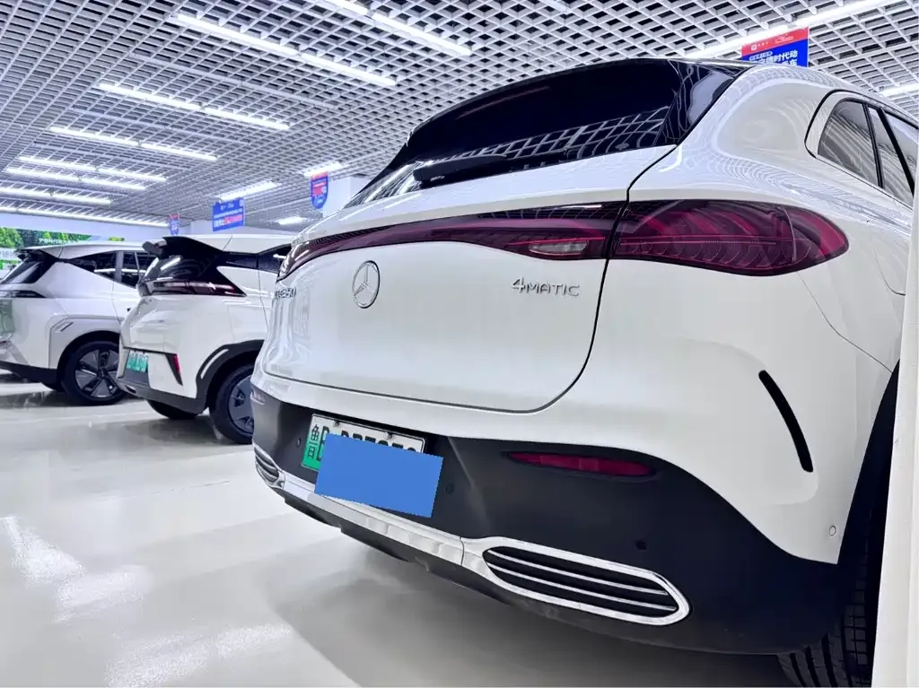 Mercedes-Benz EQE SUV — фото 3