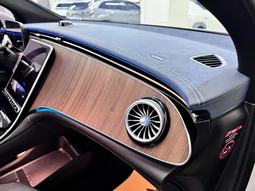 Mercedes-Benz EQE SUV — фото 4