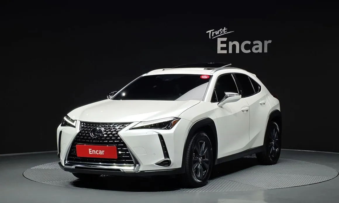 Lexus UX — фото 1