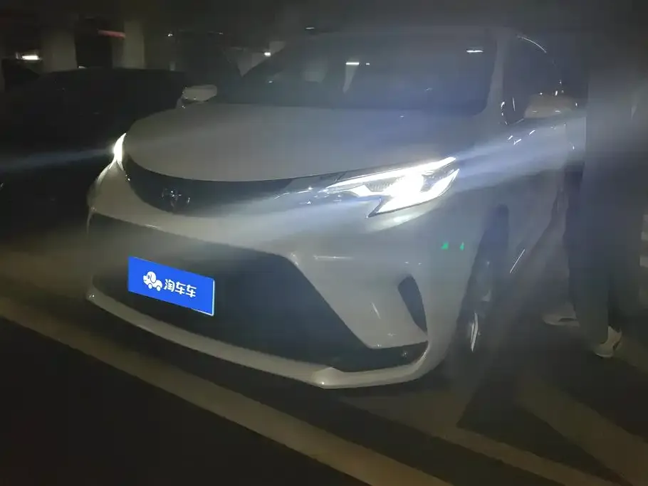 Toyota Granvia — фото 1
