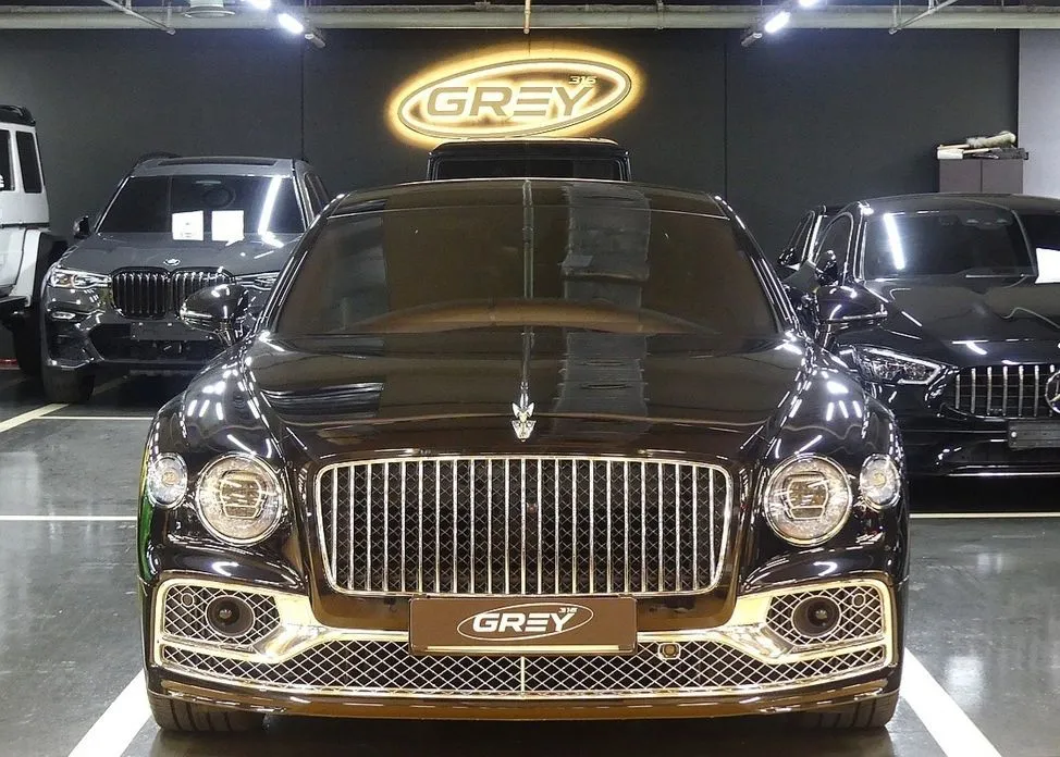 Bentley Flying Spur — фото 1