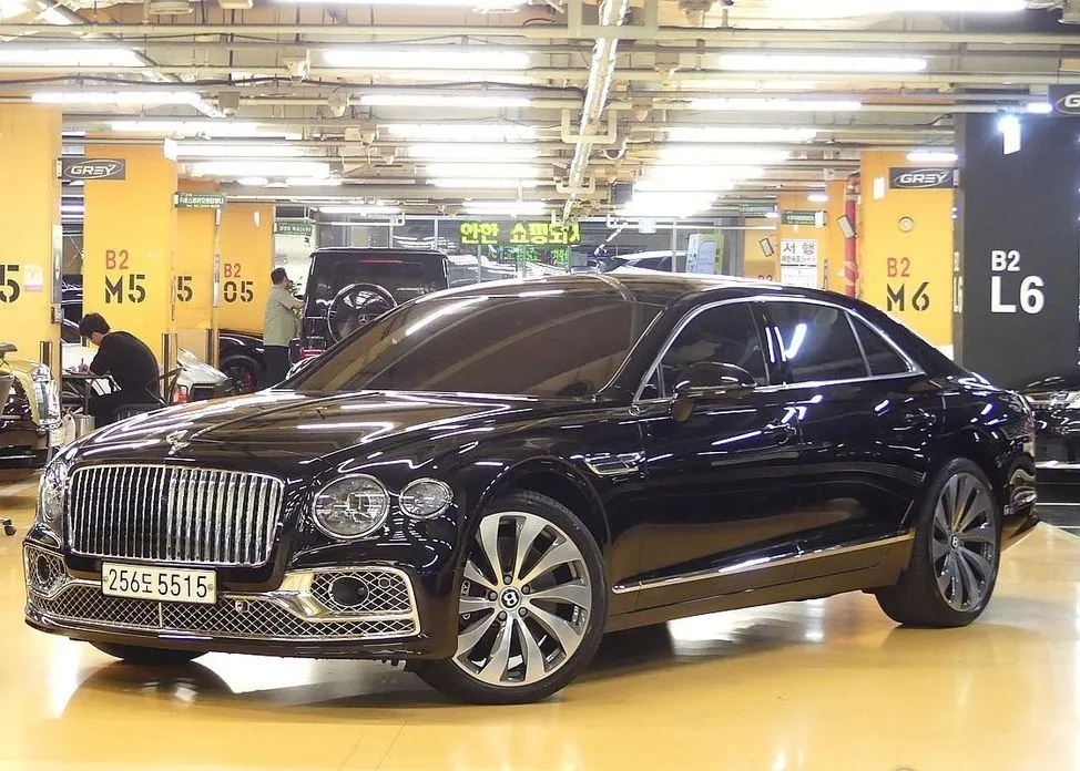 Bentley Flying Spur — фото 9
