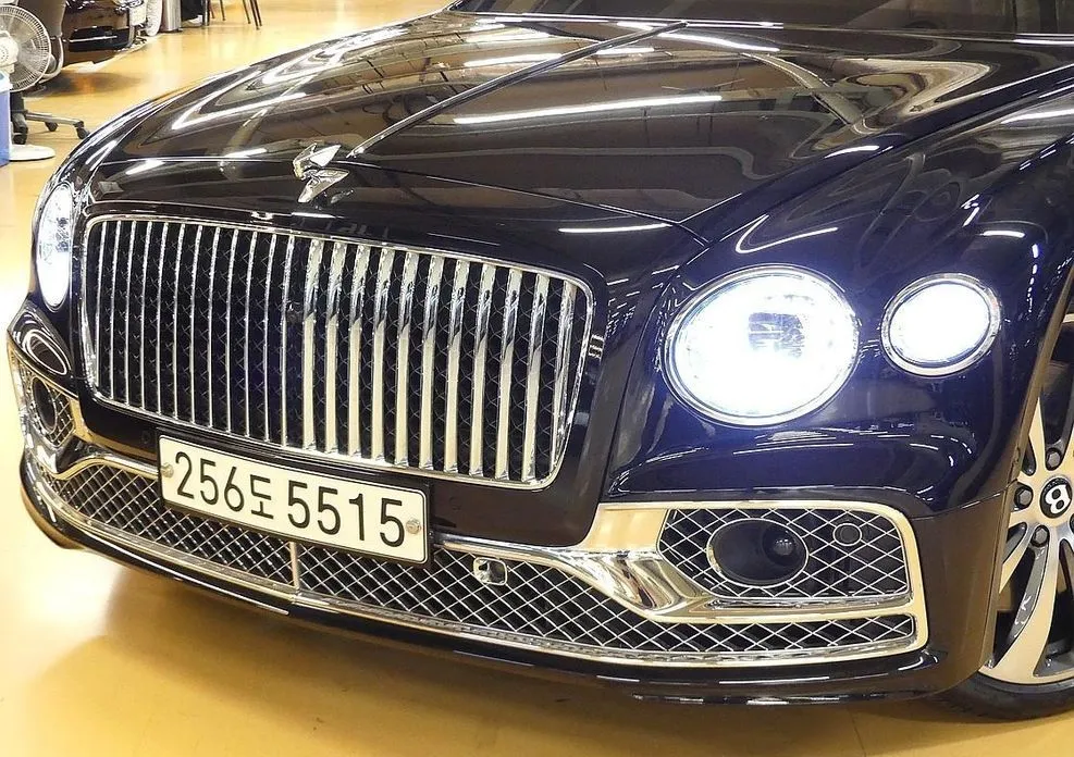 Bentley Flying Spur — фото 6