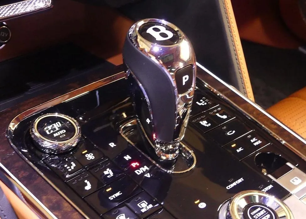 Bentley Flying Spur — фото 3