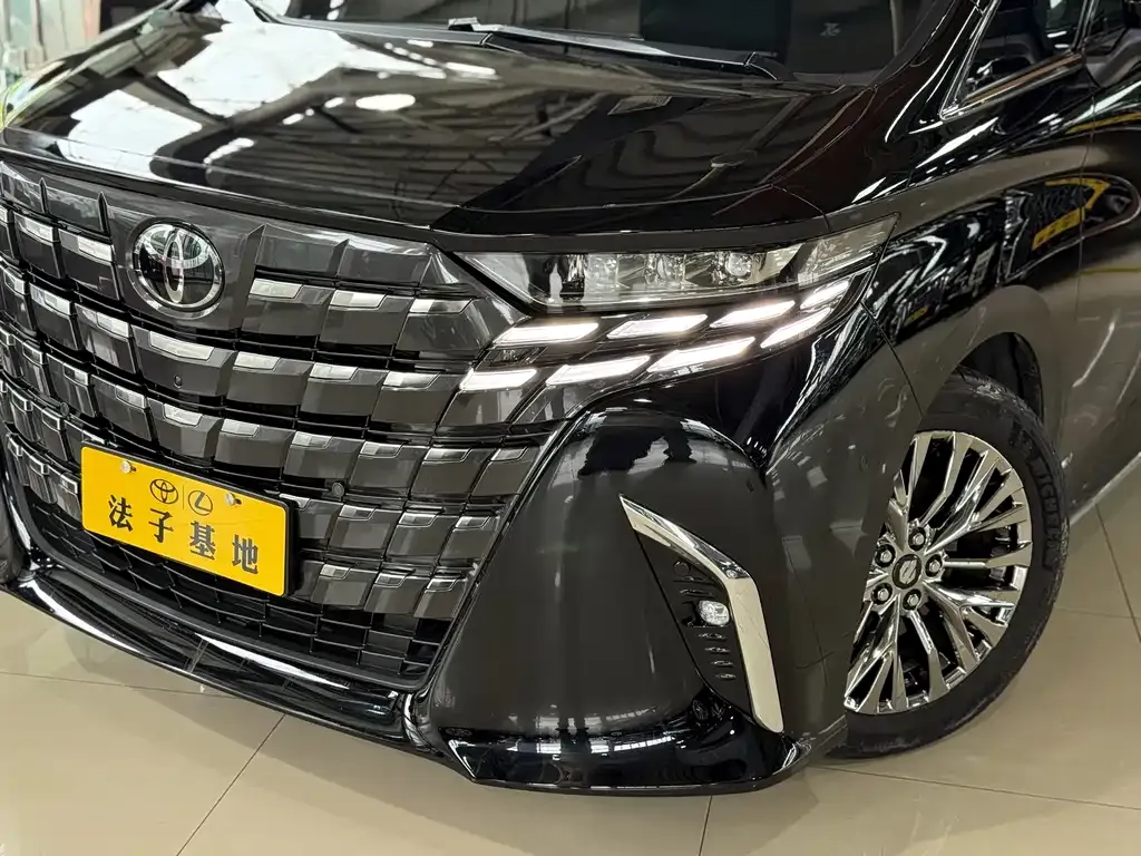 Toyota Alphard — фото 5