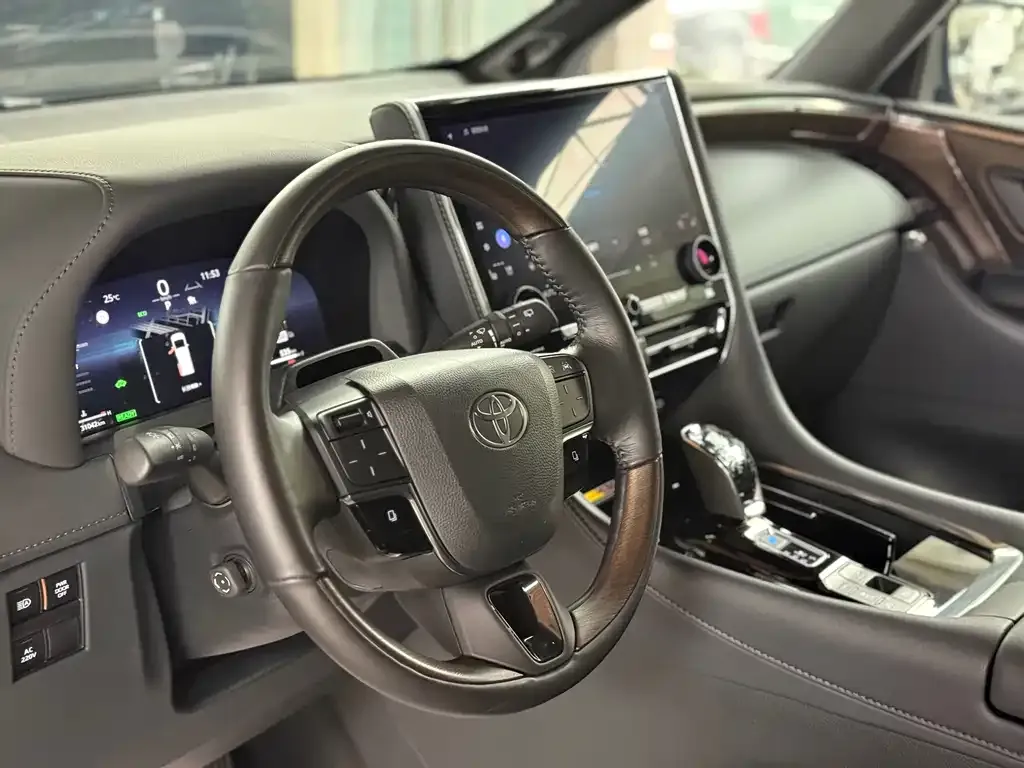 Toyota Alphard — фото 8