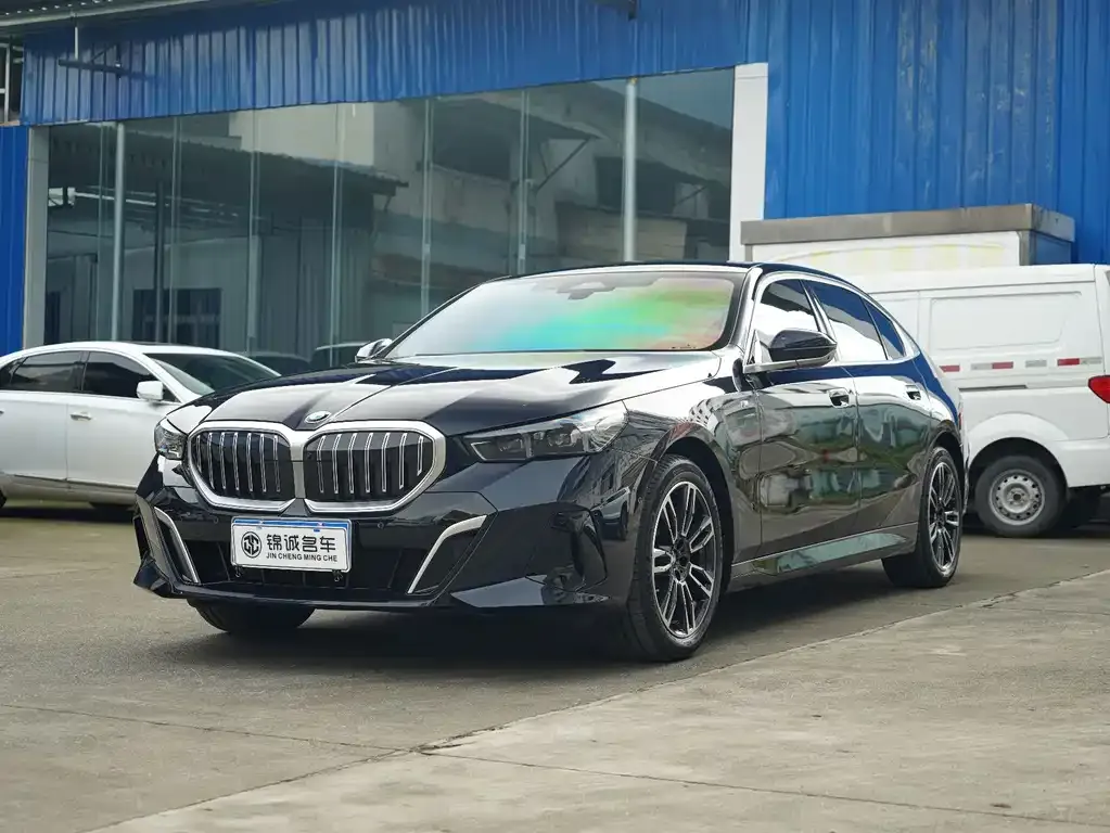 BMW 5 Series — фото 1