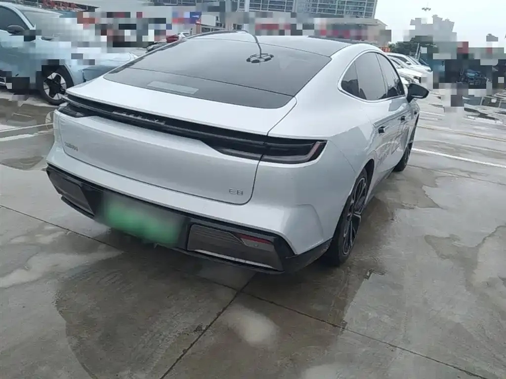 Geely Galaxy E8 — фото 10