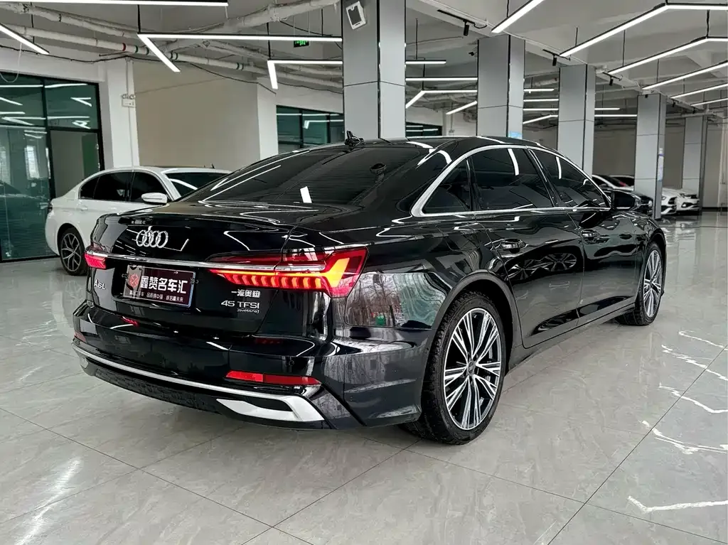 Audi A6L — фото 10
