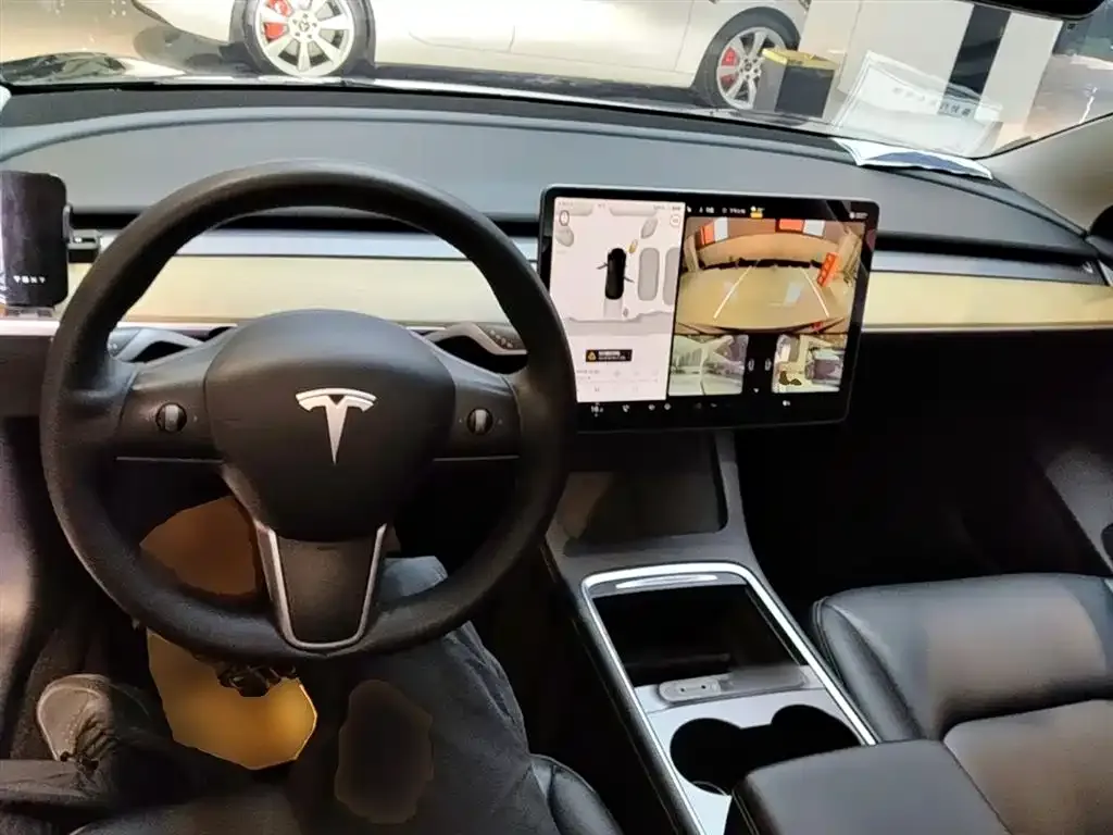 Tesla Model 3 — фото 3